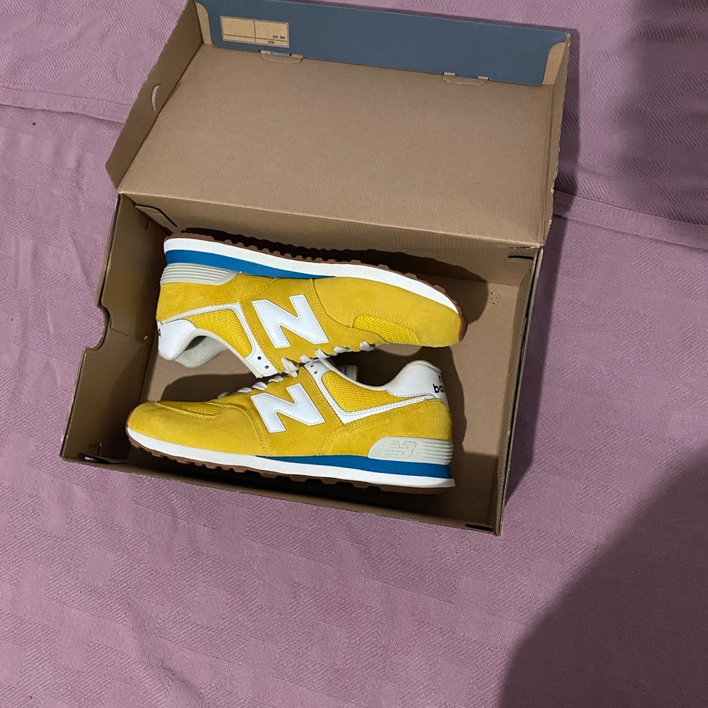 Brand New.      New Balance Classic 574 Men Shoes
